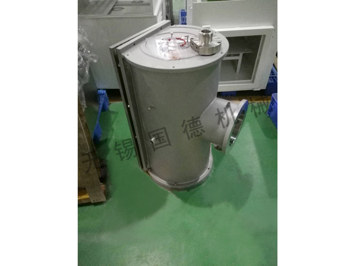 Cylindrical vacuum chamber