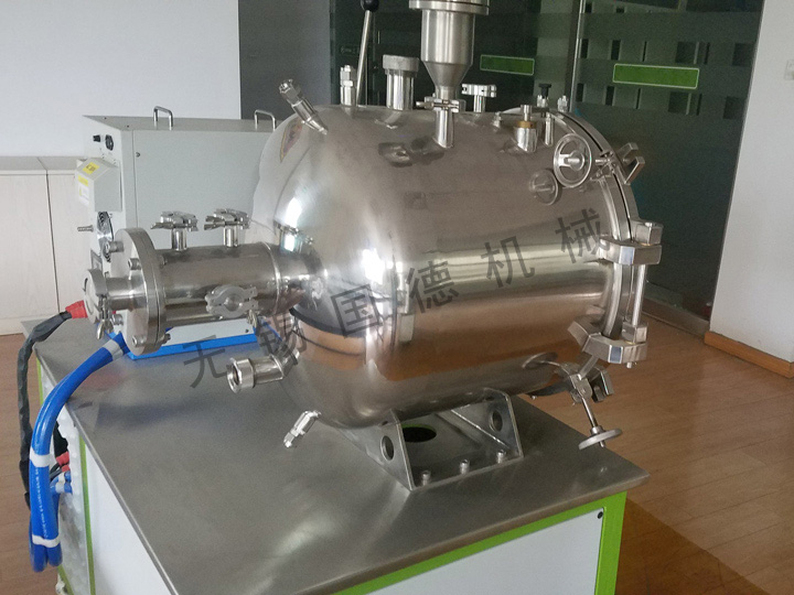 Cylindrical vacuum chamber